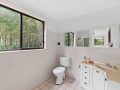 11-Carr-St-14-Upper-level-Bathroom-scaled